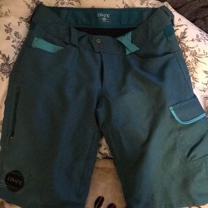 Dakine (women’s) MTB riding shorts